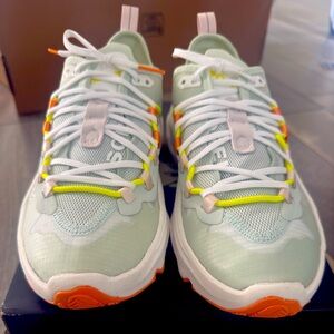 Sorel Kinetic Breakthru Tech Lace size 8.5